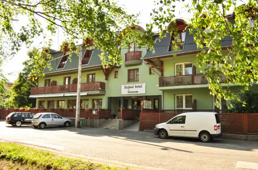 Hajnal Hotel - Nyugd�jas kedvezm�nyes �rak f�lpanzi�s ell�t�ssal (1 �jt�l)