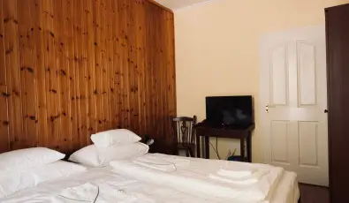 Hajnal Hotel Mez�k�vesd