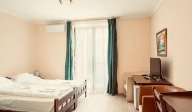 Hajnal Hotel Mez�k�vesd