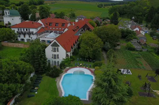 Hasik Hotel - Nyugd�jas kedvezm�nyes �r f�lpanzi�val (1 �jt�l)