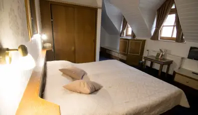 Hasik Hotel D�br�nte