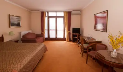 Hasik Hotel D�br�nte