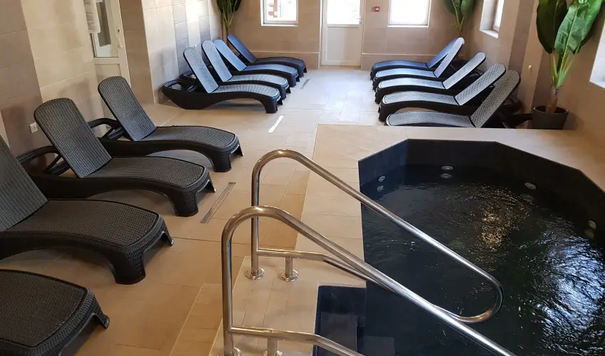 Hotel Hungaria Miskolctapolca Miskolctapolca - Nyugdjas kedvezmnyes rak flpanzis elltssal (min. 2 j)