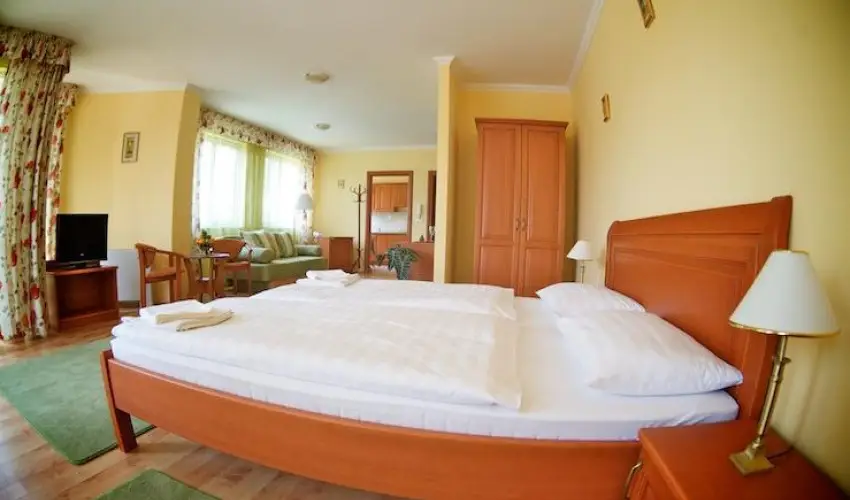 Hotel Jrja Hajdszoboszl - Nyugdjas akci, nem csak nyugdjasoknak (min. 6 j)