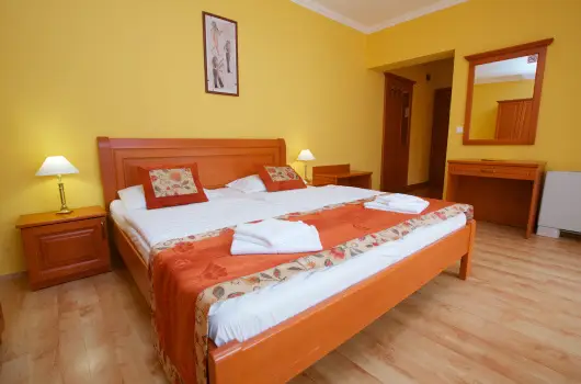 Hotel J�rja - Nyugd�jas kedvezm�nyes �rak reggelis ell�t�ssal (1 �jt�l)