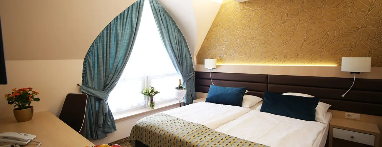 Hotel Kiss Tata - Szlls flpanzival (min. 2 j)