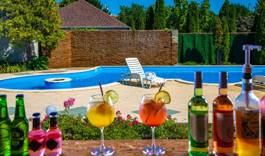 Hotel Kiss Tata - Nyugdjas kedvezmnyes rak reggelis elltssal (1 jtl)