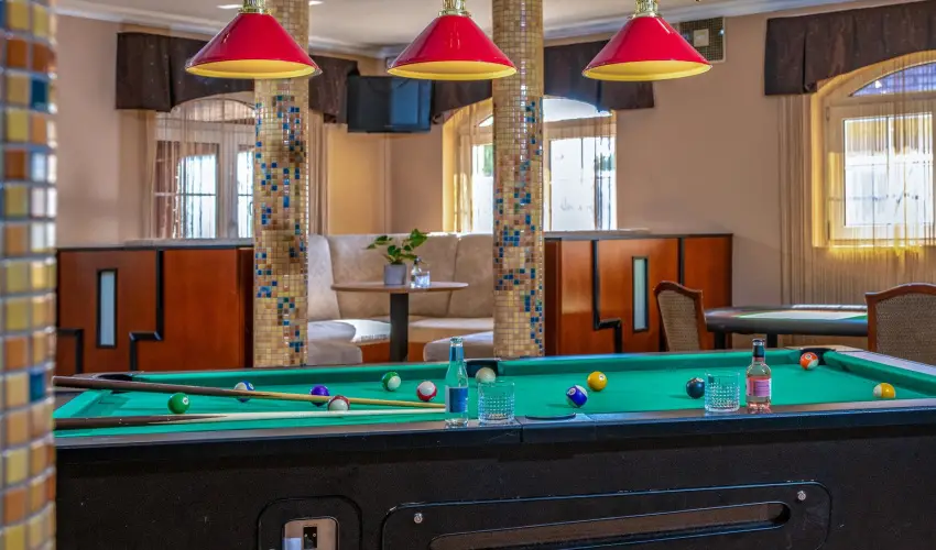 Hotel Kiss Tata - Nyugdjas kedvezmnyes rak reggelis elltssal (1 jtl)