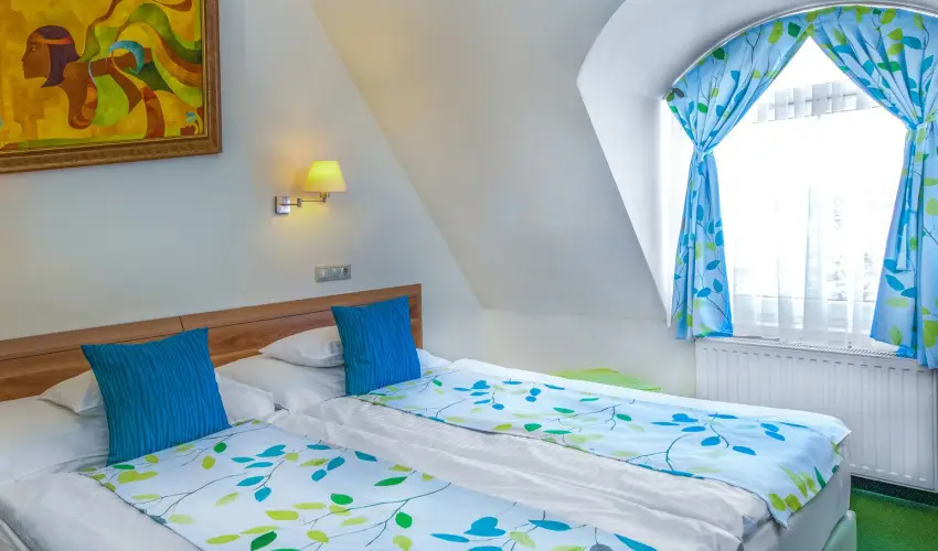 Hotel Kiss Tata - Nyugdjas kedvezmnyes rak reggelis elltssal (1 jtl)