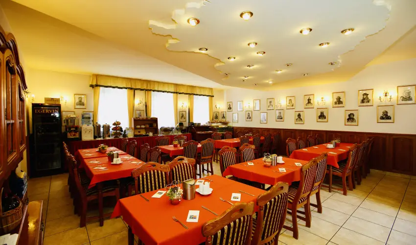 Hotel Korona Wellness, Rendezv�ny & Borhotel Eger Eger - Egri Bikav�r (min. 2 �j)