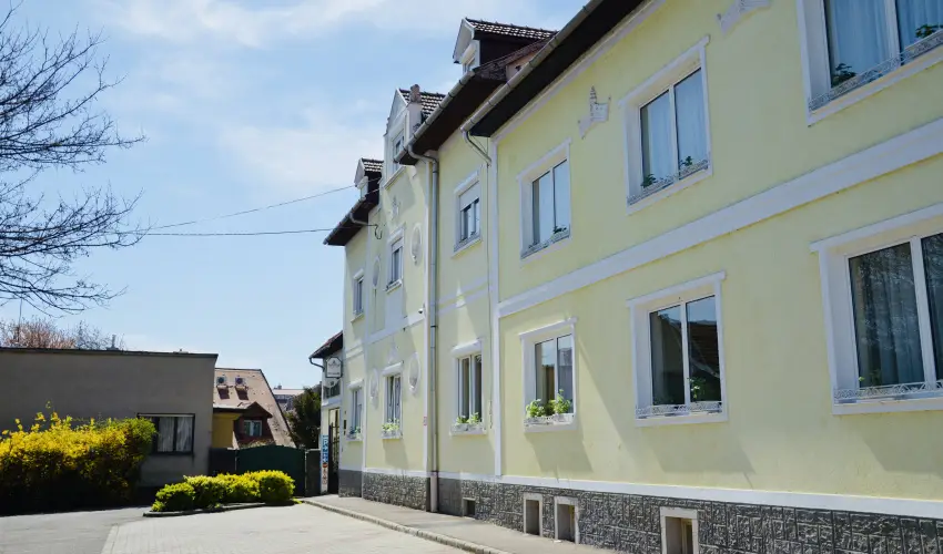 Hotel Korona Wellness, Rendezv�ny & Borhotel Eger Eger - Egri Bikav�r (min. 2 �j)