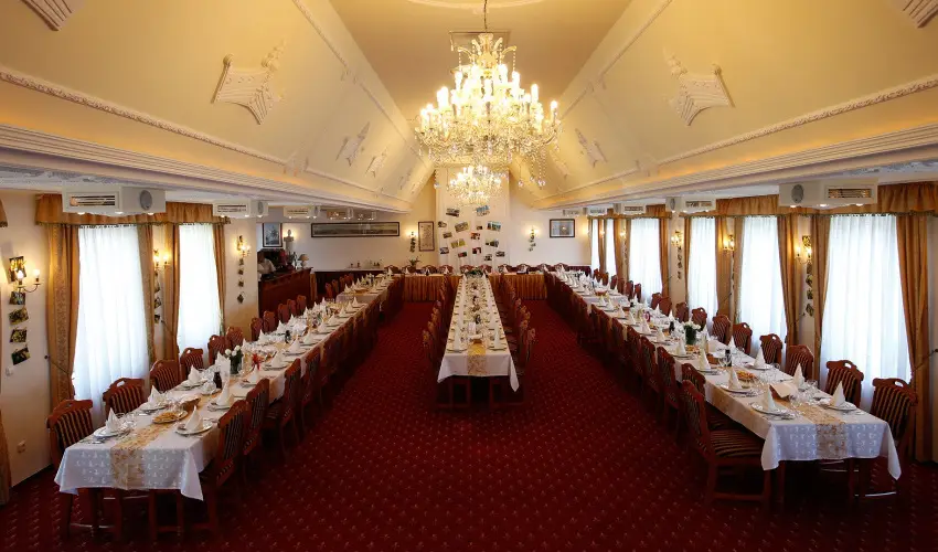 Hotel Korona Wellness, Rendezv�ny & Borhotel Eger Eger - Egri Bikav�r (min. 2 �j)