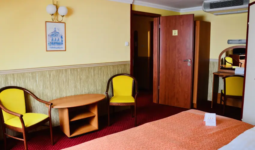 Hotel Korona Wellness, Rendezv�ny & Borhotel Eger Eger - Egri Bikav�r (min. 2 �j)