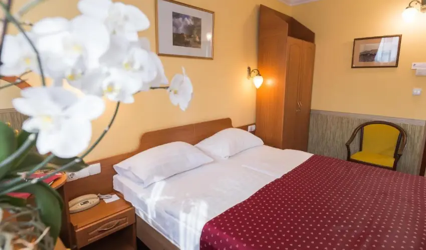 Hotel Korona Wellness, Rendezv�ny & Borhotel Eger Eger - Egri Bikav�r (min. 2 �j)