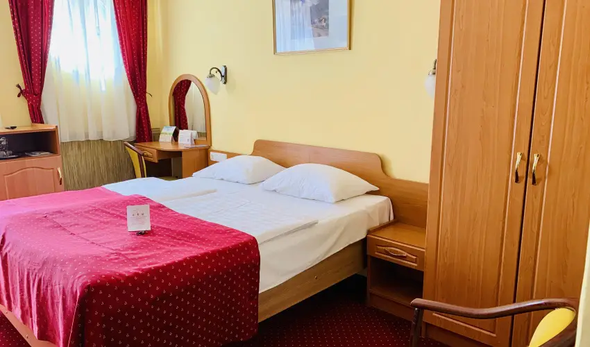 Hotel Korona Wellness, Rendezv�ny & Borhotel Eger Eger - Egri Bikav�r (min. 2 �j)