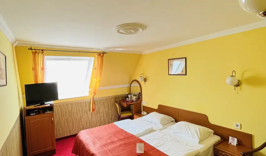 Hotel Korona Wellness, Rendezv�ny & Borhotel Eger Eger - Egri Bikav�r (min. 2 �j)