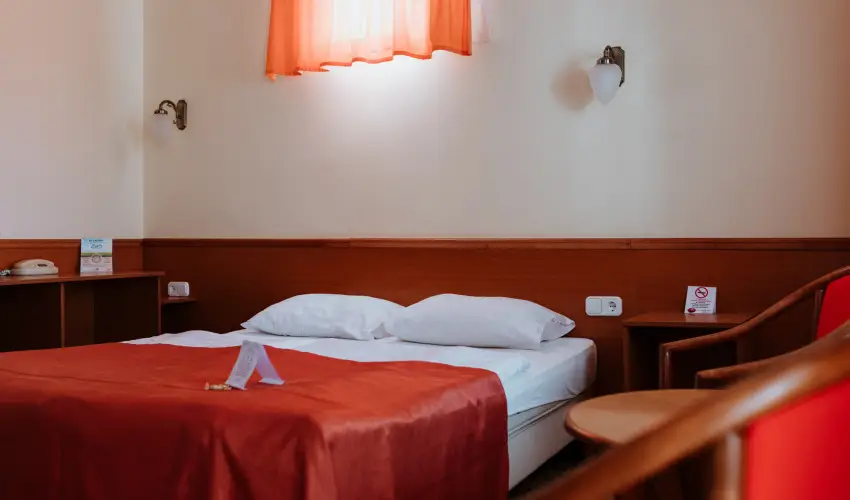 Hotel Korona Wellness, Rendezv�ny & Borhotel Eger Eger - Egri Bikav�r (min. 2 �j)