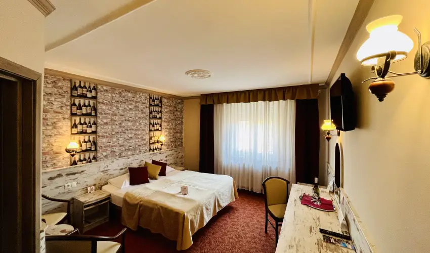 Hotel Korona Wellness, Rendezv�ny & Borhotel Eger Eger - Egri Bikav�r (min. 2 �j)