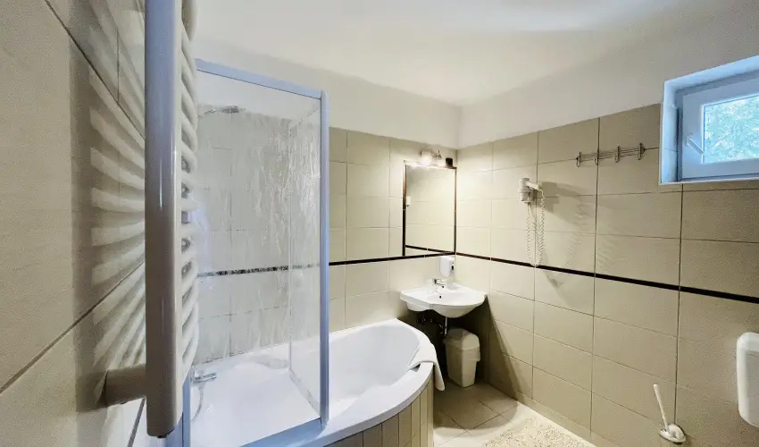 Hotel Korona Wellness, Rendezv�ny & Borhotel Eger Eger - Egri Bikav�r (min. 2 �j)