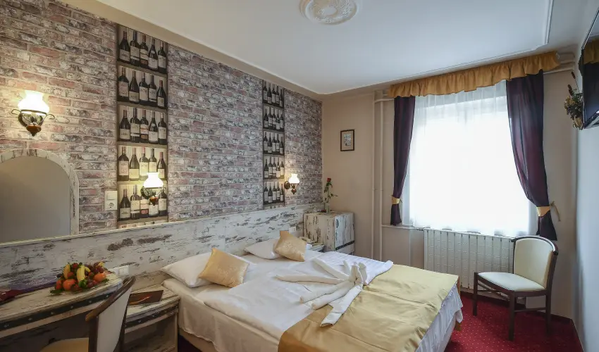 Hotel Korona Wellness, Rendezv�ny & Borhotel Eger Eger - Egri Bikav�r (min. 2 �j)