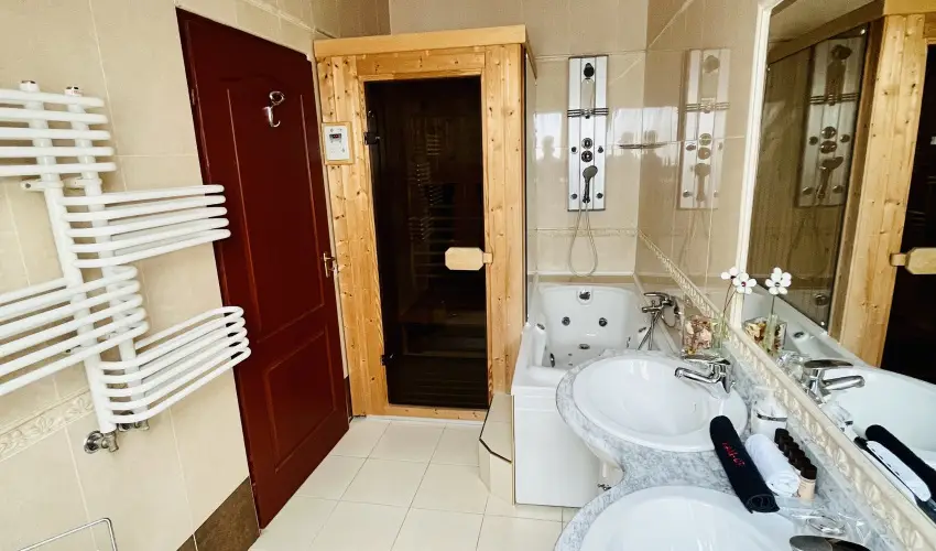 Hotel Korona Wellness, Rendezv�ny & Borhotel Eger Eger - Egri Bikav�r (min. 2 �j)