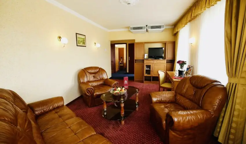 Hotel Korona Wellness, Rendezv�ny & Borhotel Eger Eger - Egri Bikav�r (min. 2 �j)