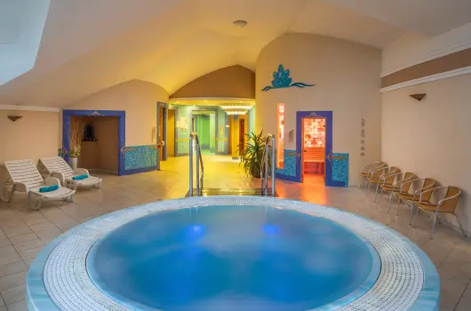 Krist�ly Hotel - Balatoni kiruccan�s reggelis ell�t�ssal (min. 2 �j)