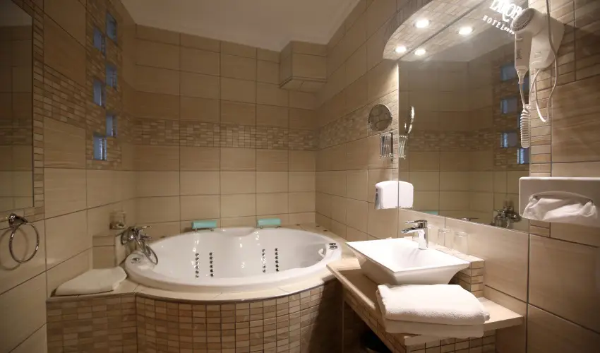 Hotel Laroba Alsrs - Szenior balatoni pihens nyugdjas igazolvnnyal! (min. 2 j)