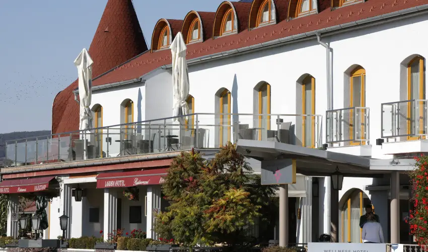 Hotel Laroba Alsrs - Szenior balatoni pihens nyugdjas igazolvnnyal! (min. 2 j)