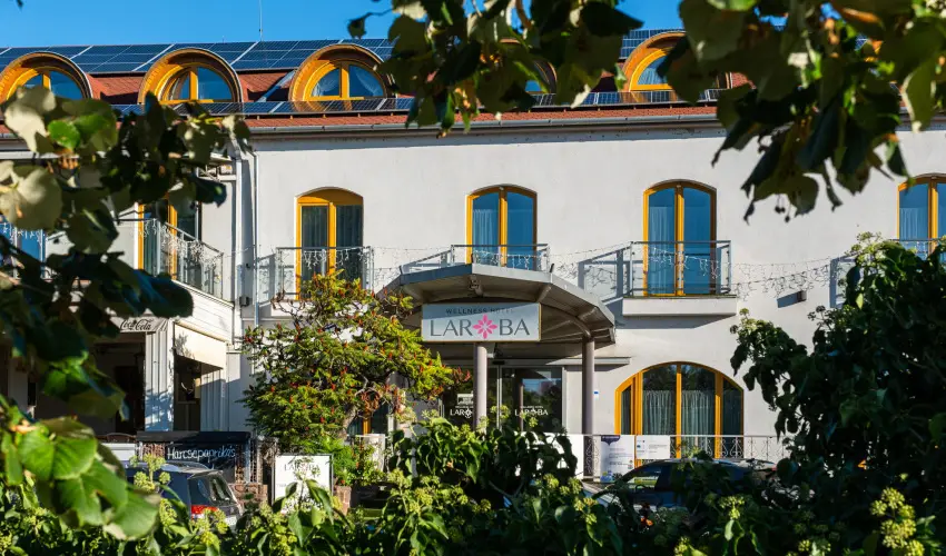 Hotel Laroba Als��rs - Szenior balatoni pihen�s nyugd�jas igazolv�nnyal! (min. 2 �j)