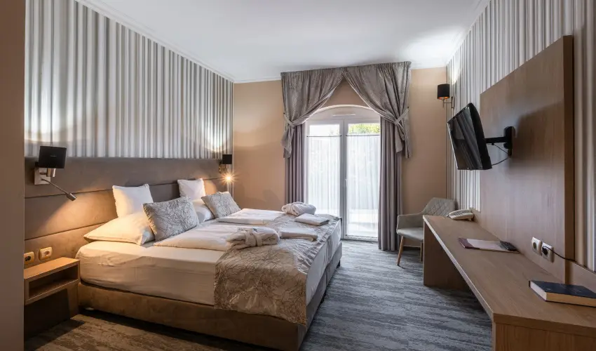 Hotel Laroba Als��rs - Szenior balatoni pihen�s nyugd�jas igazolv�nnyal! (min. 2 �j)