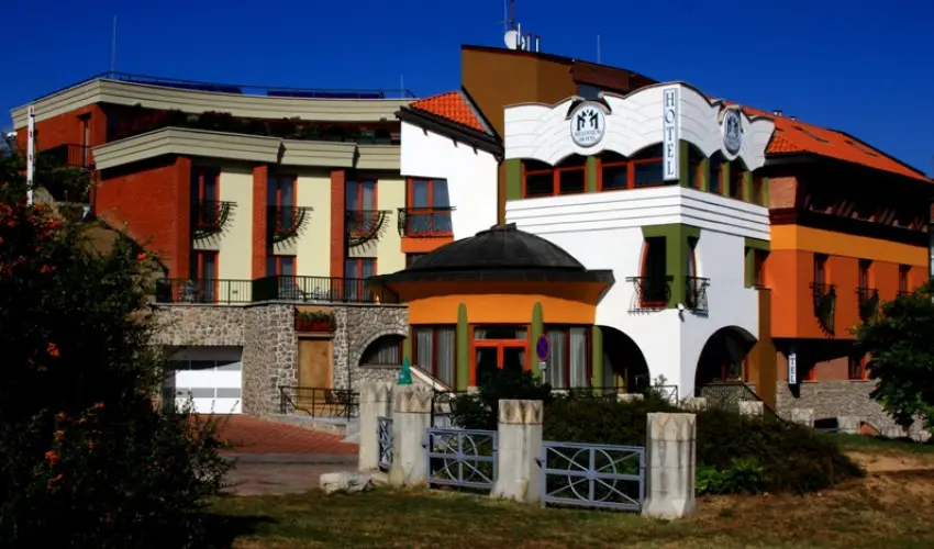 Sndor Hotel Pcs - Nyugdjas kedvezmnyes r reggelivel (1 jtl)