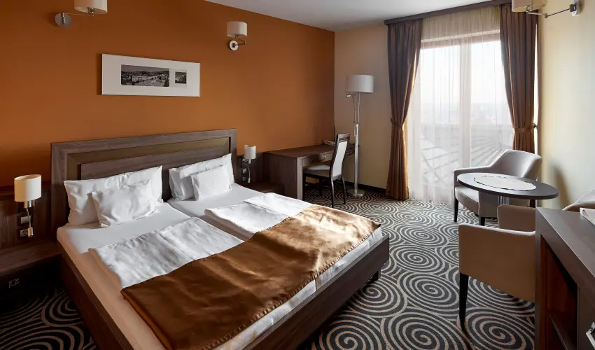 Sndor Hotel Pcs - Nyugdjas kedvezmnyes r reggelivel (1 jtl)
