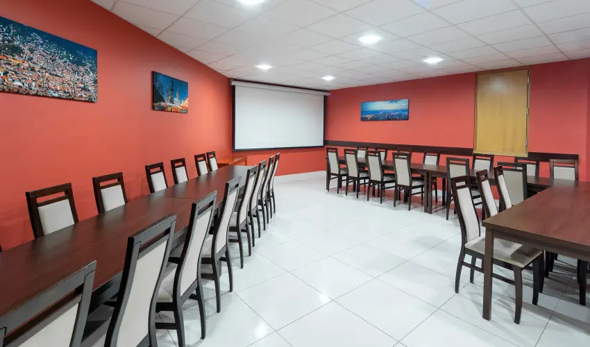 Sndor Hotel Pcs - Nyugdjas kedvezmnyes r reggelivel (1 jtl)