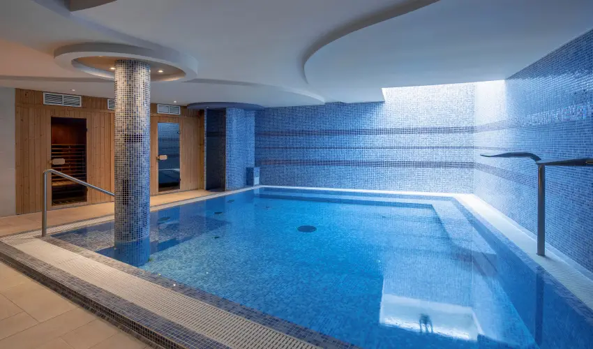 Sndor Hotel Pcs - Nyugdjas kedvezmnyes r reggelivel (1 jtl)