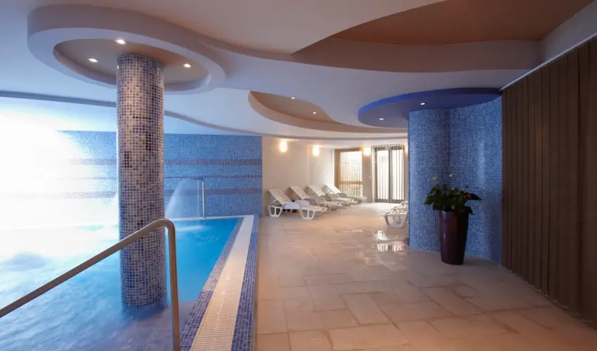 Sndor Hotel Pcs - Nyugdjas kedvezmnyes r reggelivel (1 jtl)