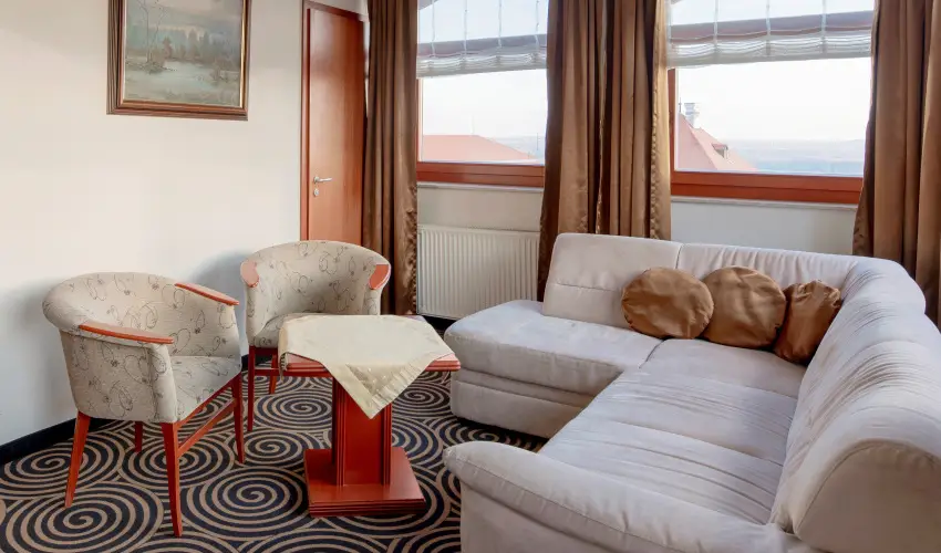 Sndor Hotel Pcs - Nyugdjas kedvezmnyes r reggelivel (1 jtl)