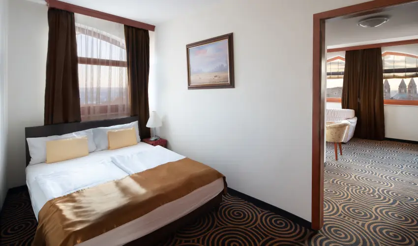 Sndor Hotel Pcs - Nyugdjas kedvezmnyes r reggelivel (1 jtl)