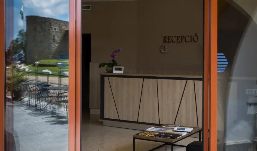 Sndor Hotel Pcs - Nyugdjas kedvezmnyes r reggelivel (1 jtl)