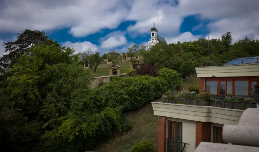 Sndor Hotel Pcs - Nyugdjas kedvezmnyes r reggelivel (1 jtl)