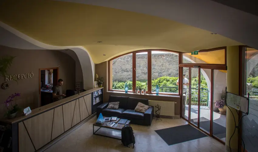 Sndor Hotel Pcs - Nyugdjas kedvezmnyes r reggelivel (1 jtl)