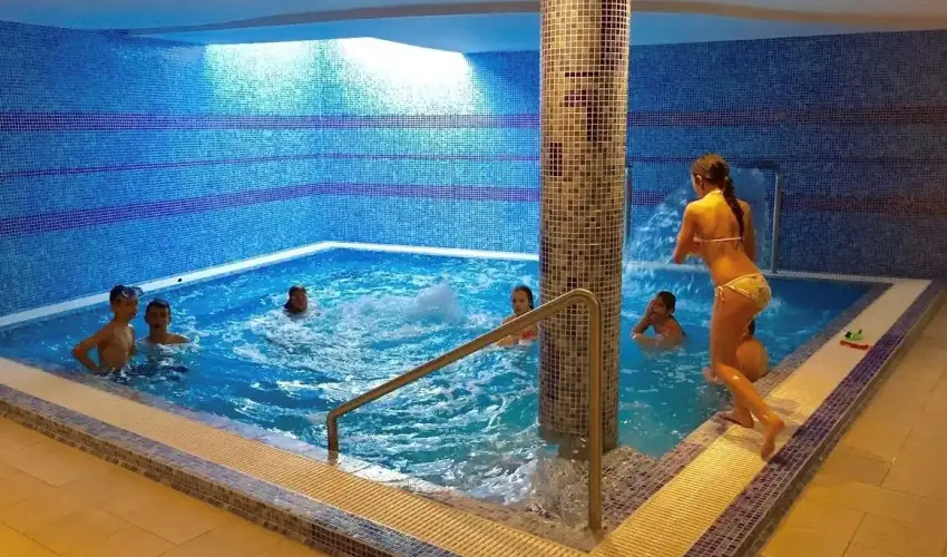 Sndor Hotel Pcs - Nyugdjas kedvezmnyes r reggelivel (1 jtl)