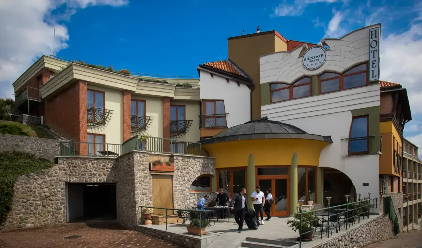 S�ndor Hotel P�cs - Nyugd�jas kedvezm�nyes �rak �nell�t�ssal (1 �jt�l)