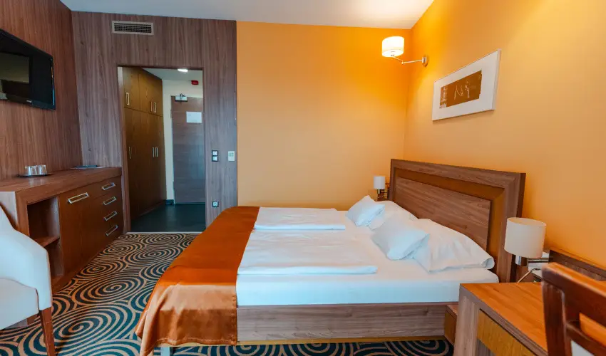 S�ndor Hotel P�cs - Nyugd�jas kedvezm�nyes �rak �nell�t�ssal (1 �jt�l)