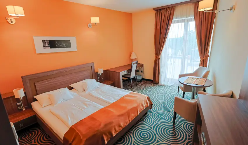 S�ndor Hotel P�cs - Nyugd�jas kedvezm�nyes �rak �nell�t�ssal (1 �jt�l)