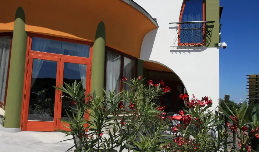 Sndor Hotel Pcs - Nyugdjas kedvezmnyes r reggelivel (1 jtl)