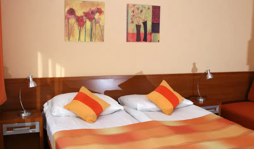 Hotel Napsugr Hvz Hvz - Nyugdjas kedvezmnyes rak reggelis elltssal (1 jtl)