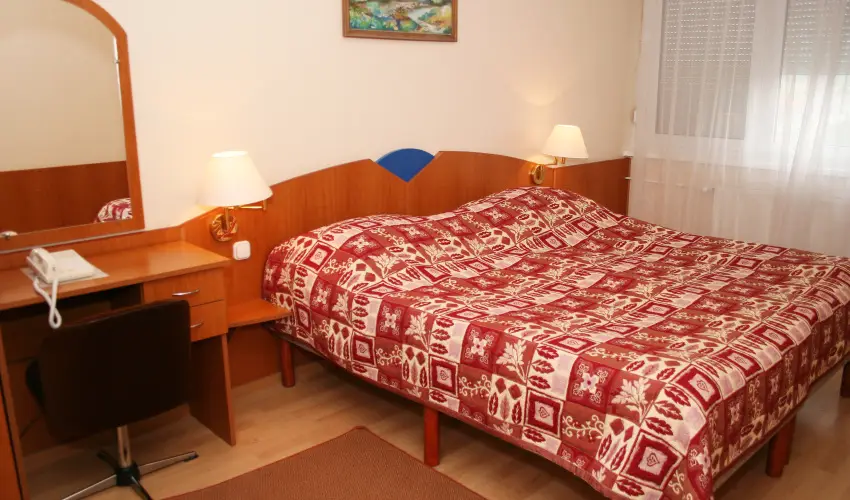 Hotel Napsugr Hvz Hvz - Nyugdjas kedvezmnyes rak reggelis elltssal (1 jtl)