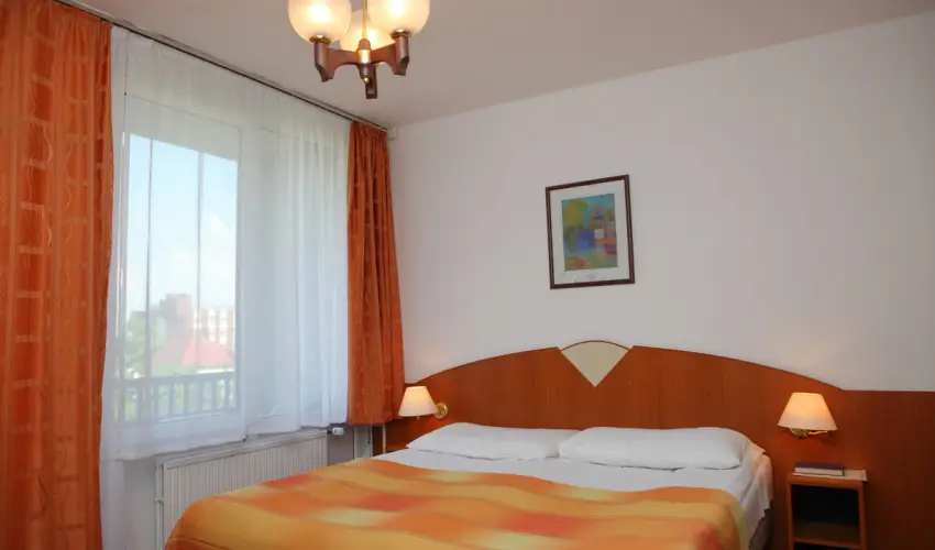 Hotel Napsugr Hvz Hvz - Nyugdjas kedvezmnyes rak reggelis elltssal (1 jtl)