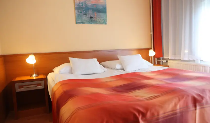 Hotel Napsugr Hvz Hvz - Nyugdjas kedvezmnyes rak reggelis elltssal (1 jtl)